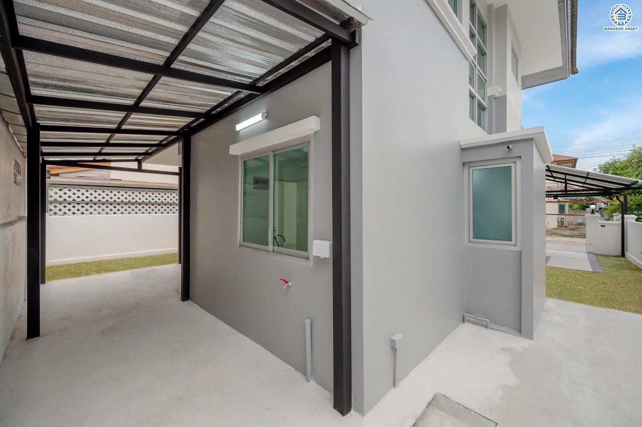 บ้านมือสองตกแต่งใหม่ โครงการ ศุภาลัยวิลล์ วงแหวน-รัตนาธิเบศร์ เนื้อที่กว้างกว่า 52 ตร.ว. ฟังก์ชัน 3 ห้องนอน 2 ห้องน้ำ 2 ที่จอดรถ ตอบโจทย์ทุกการเข้าอยู่ บนทำเลเดินทางสะดวก เชื่อมต่อถนนหลายเส้นทาง เพียง 15 นาทีก็ถึงรถไฟฟ้าสายสีม่วง "สถานีคลองบางไผ่" ใกล้ทางด่วน "กาญจนาภิเษก"